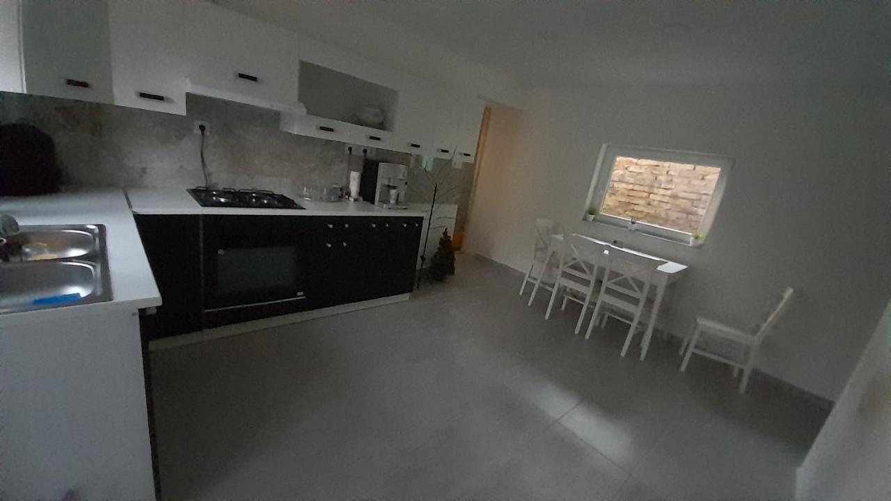 Horvath Apartman Daire Kestel Dış mekan fotoğraf